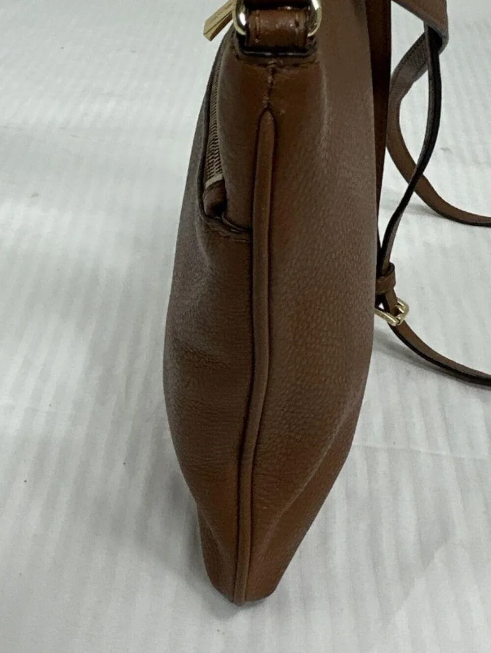 > Michael Kors Classic Brown Leather Crossbody Bag - Minimalist Everyday Style